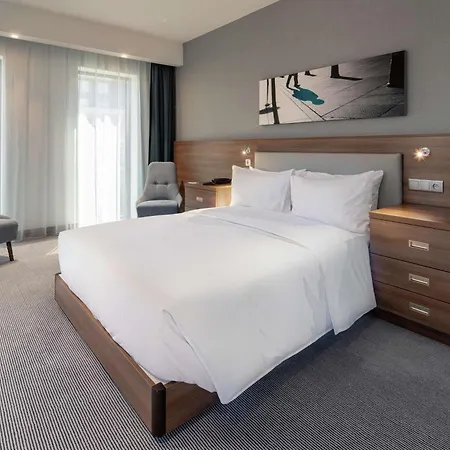 Hotel Hampton By Hilton Mokotow 3*