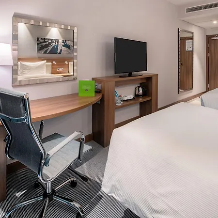 Hampton By Hilton Mokotow מלון