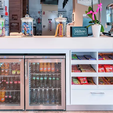 מלון Hampton By Hilton Mokotow 3*