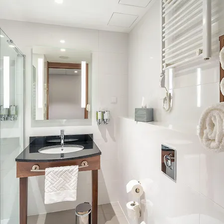 Hampton By Hilton Mokotow מלון