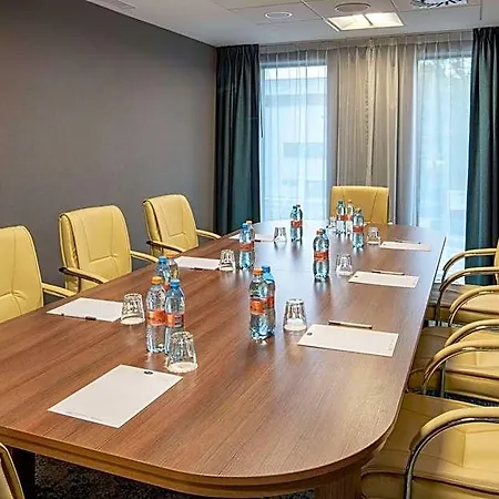 فندق Hampton By Hilton Mokotow 3*