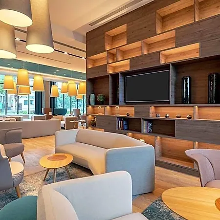 فندق Hampton By Hilton Mokotow